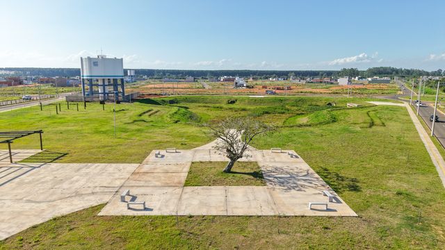 Ruas pavimentadas e quadras do bairro entregue Guaíba Park