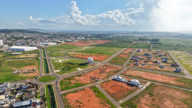 Quadras, ciclovia e áreas verdes do Guaíba Park em Guaíba/RS